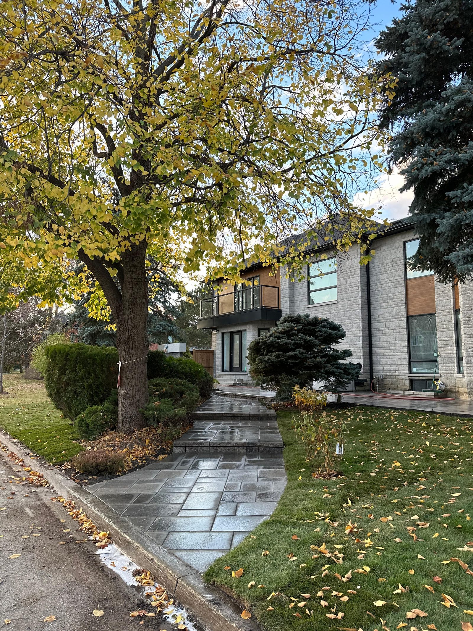 Front entrance steps and landing in natural stone — Vaughan